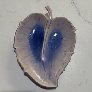 Leaf-Shaped Ceramic Dish in Lavender with Deep Blue Center